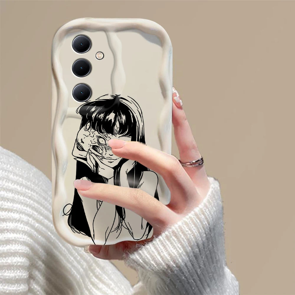 Custodia Horror Manga 3D Wave per Samsung Galaxy – Design Artistico Nero & Bianco (A73 / A72 / A71 / A55 / A54 / A53 / A35 / A34 / A33 / A25 / A24 / A23 / A15 / A14 / A13 / A05 / A04 / A03 | 4G 5G)