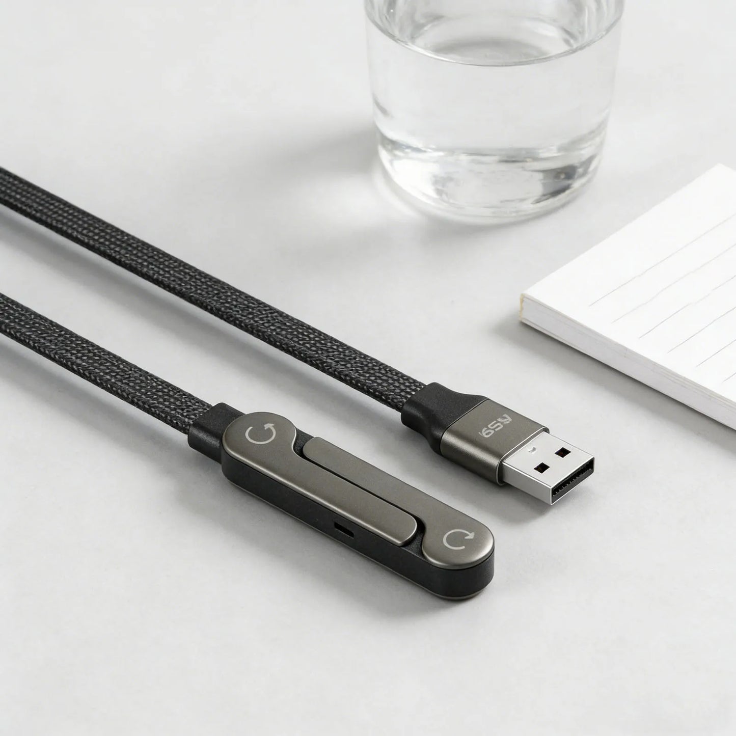 🔌 Cavo dati pieghevole 240W / 65W con supporto invisibile

Cavo intrecciato per ricarica rapida per iPhone 17 e altri dispositivi